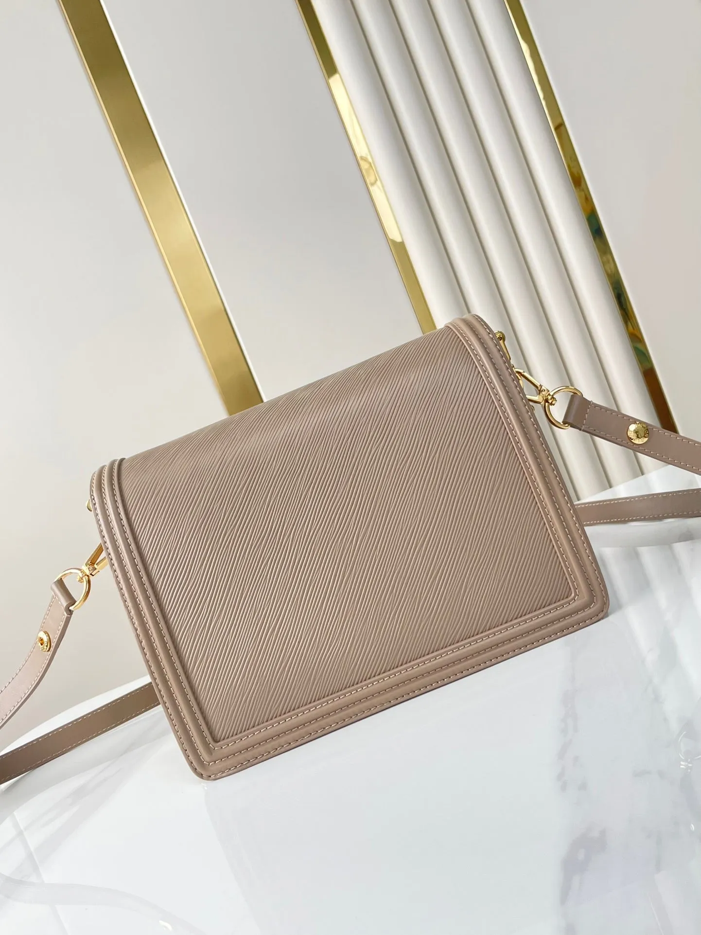 Louis Vuitton DAUPHINE MM 25 IN MEDIUM BROWN EPI GRAINED CALFSKIN GOLD HARDWARE