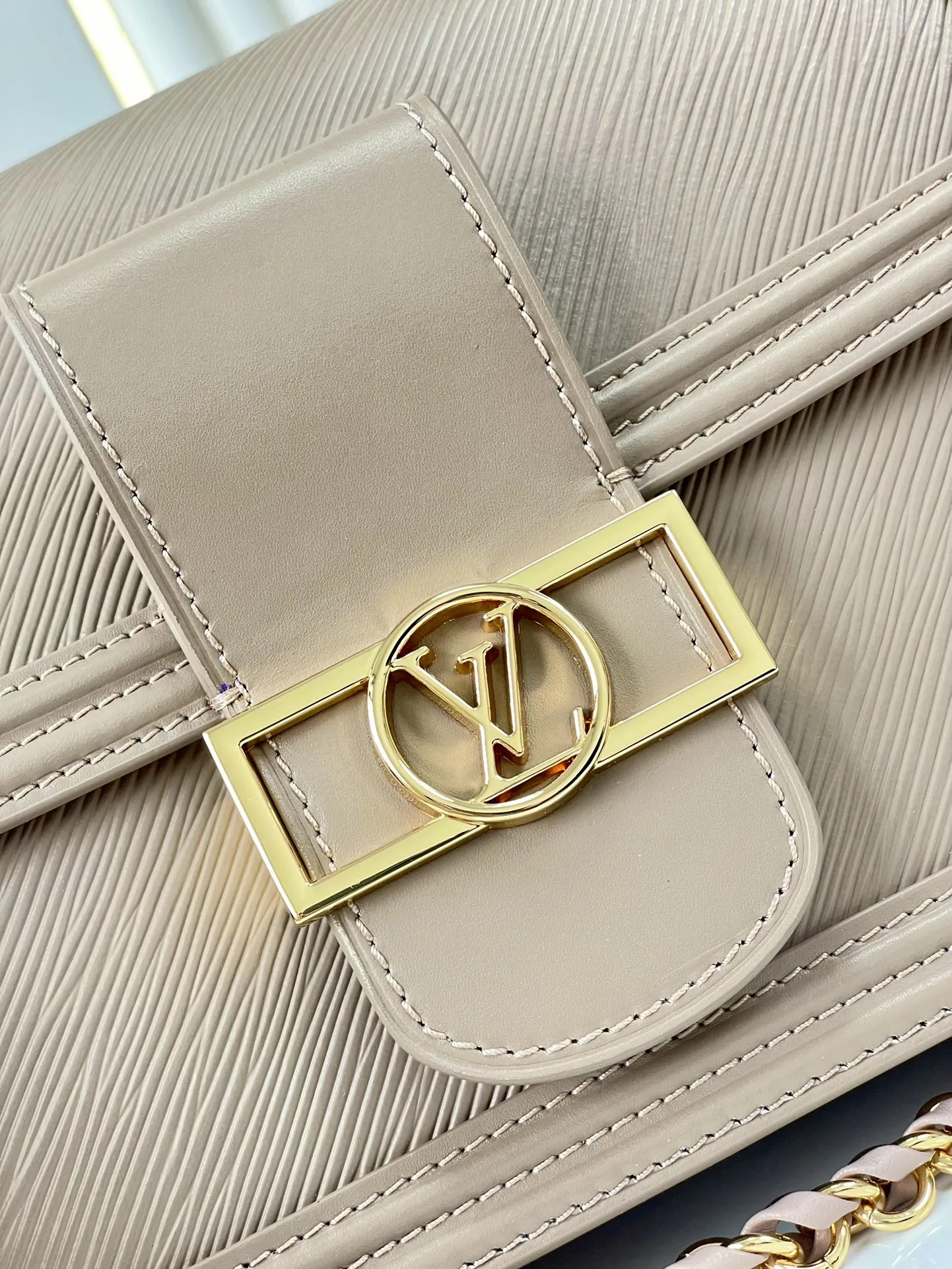 Louis Vuitton DAUPHINE MM 25 IN MEDIUM BROWN EPI GRAINED CALFSKIN GOLD HARDWARE