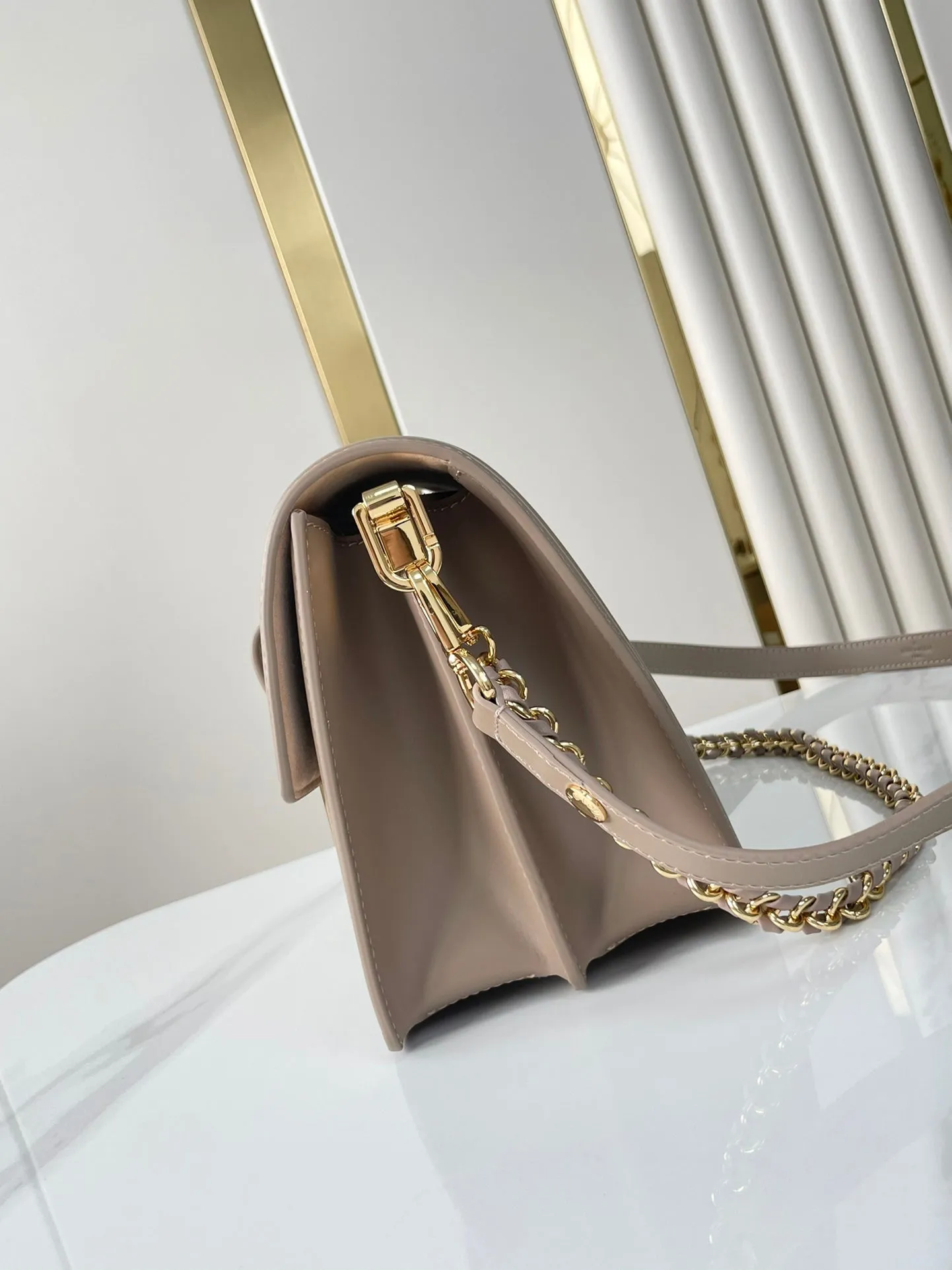 Louis Vuitton DAUPHINE MM 25 IN MEDIUM BROWN EPI GRAINED CALFSKIN GOLD HARDWARE