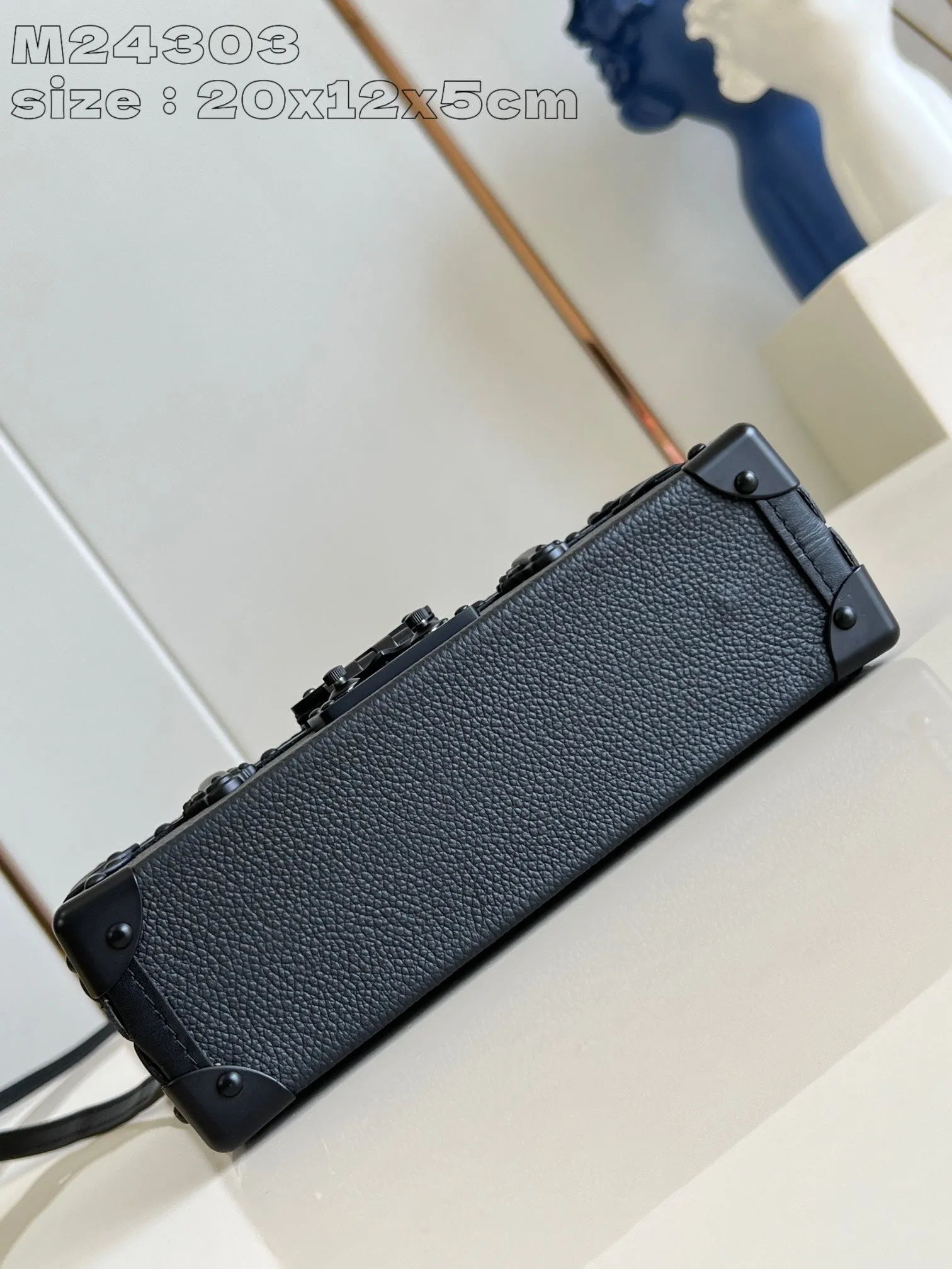 Louis Vuitton PETITE MALLE 20 BLACK CALFSKIN