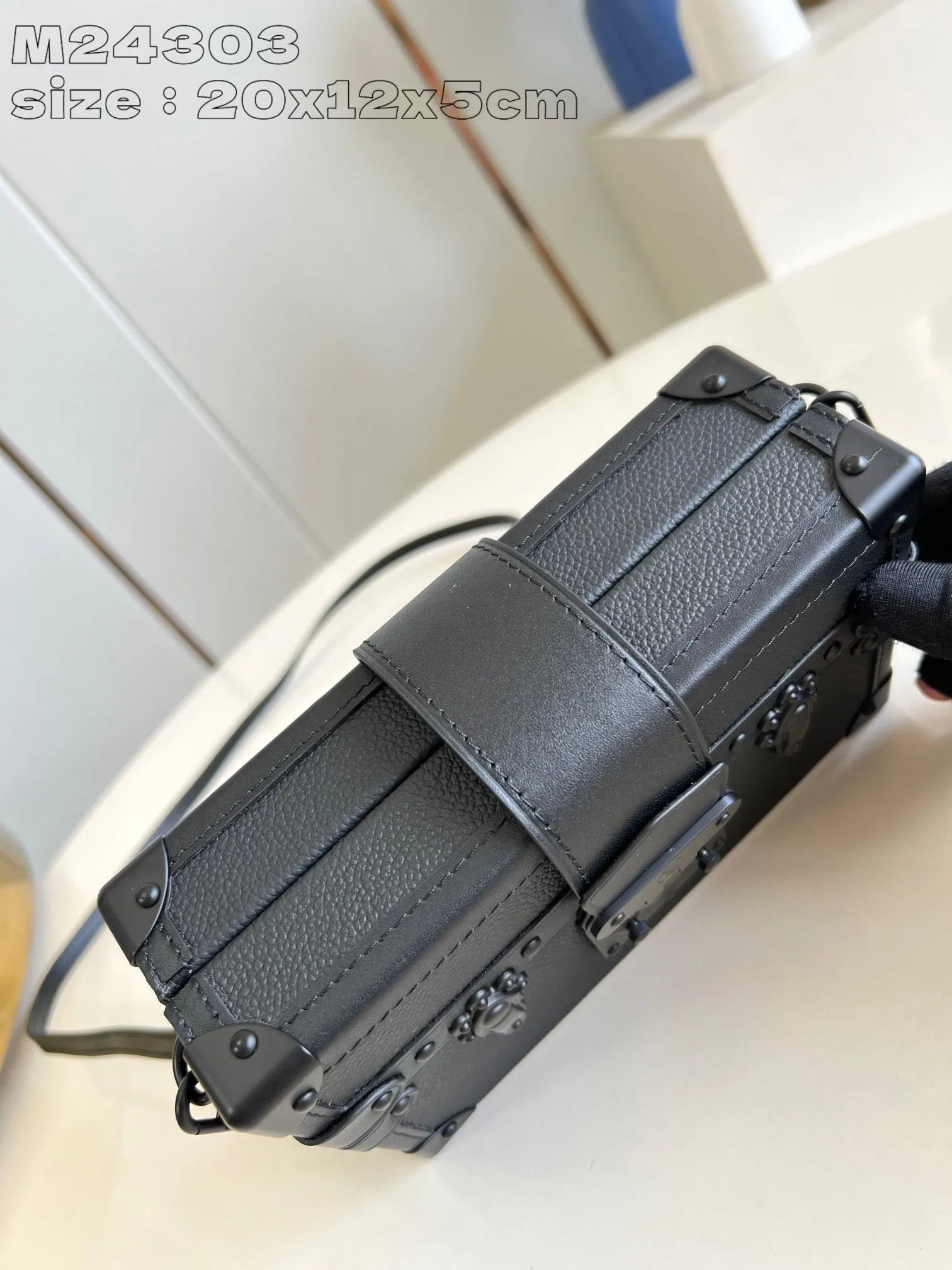 Louis Vuitton PETITE MALLE 20 BLACK CALFSKIN