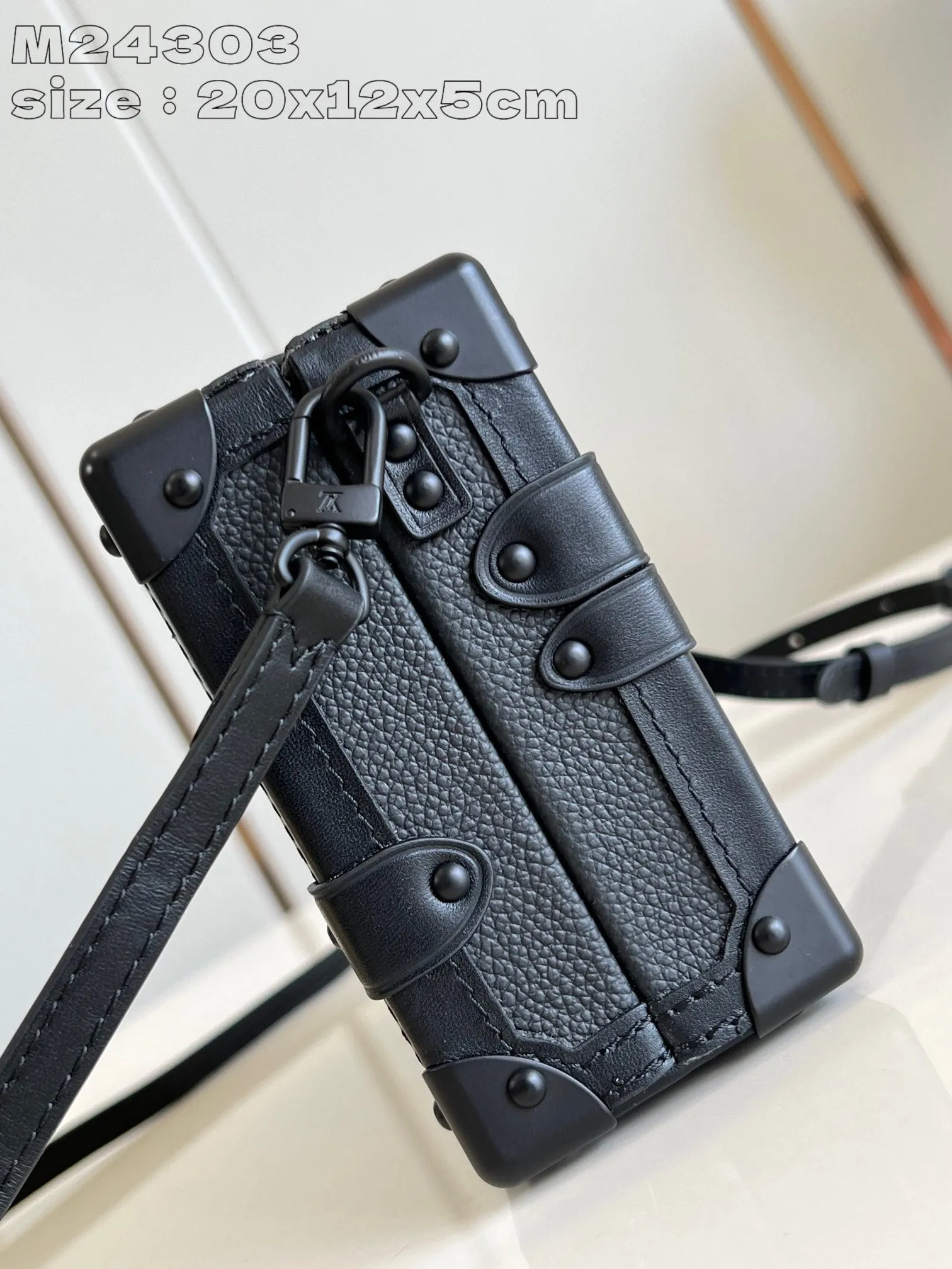Louis Vuitton PETITE MALLE 20 BLACK CALFSKIN