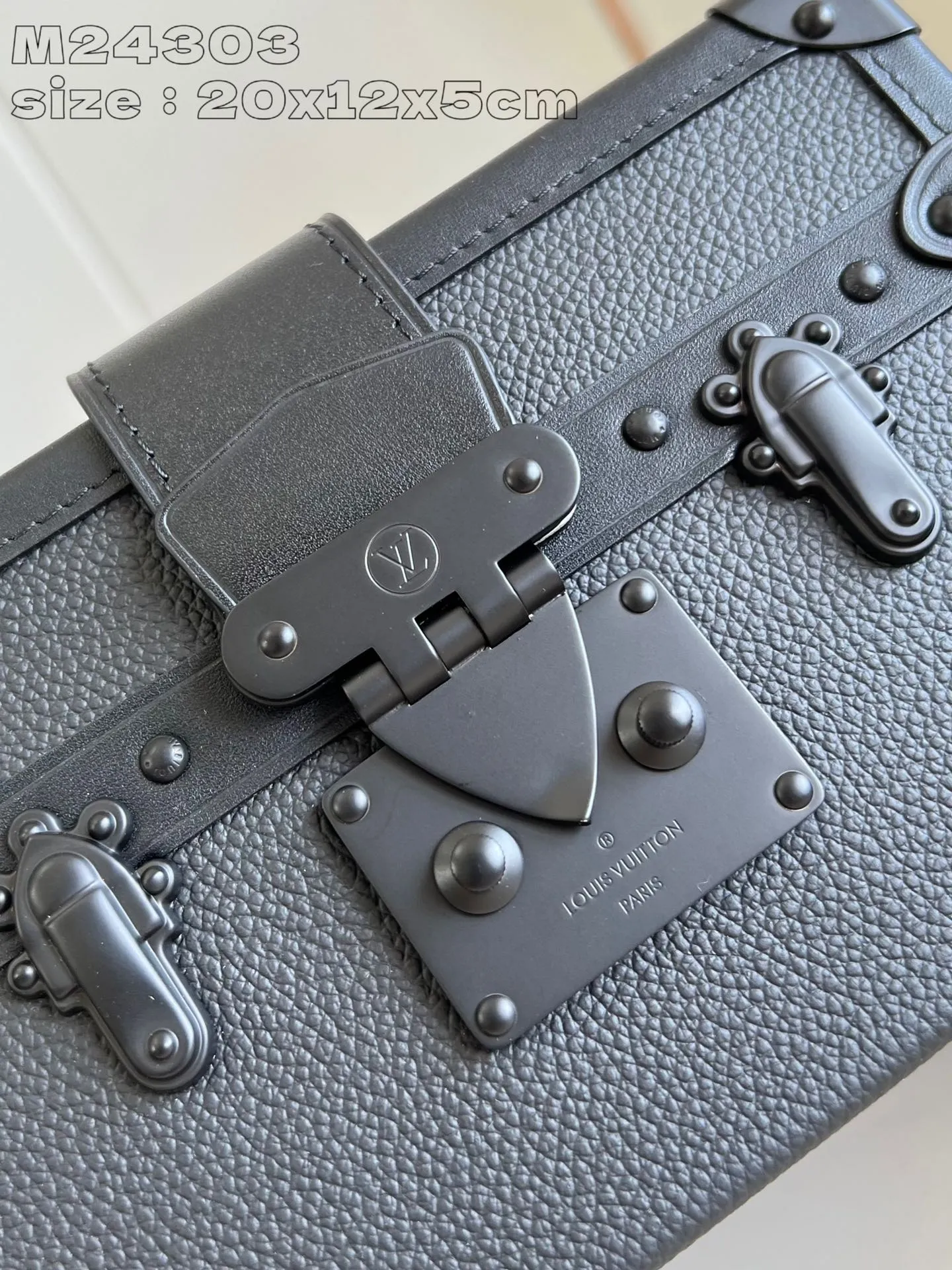 Louis Vuitton PETITE MALLE 20 BLACK CALFSKIN