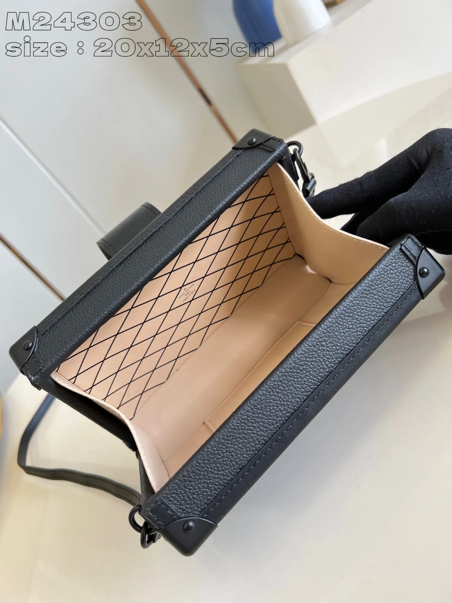 Louis Vuitton PETITE MALLE 20 BLACK CALFSKIN